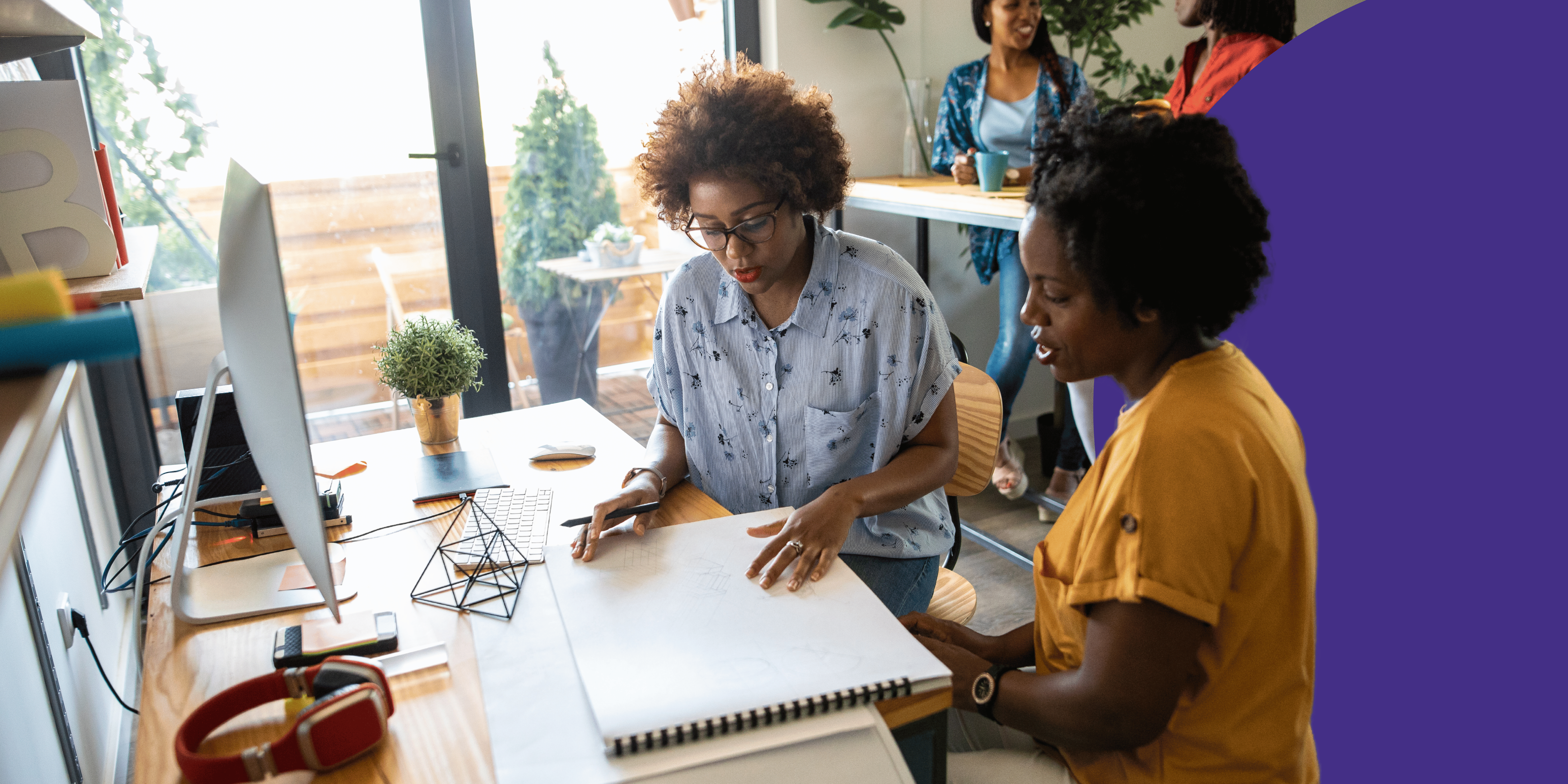 Two black women turning a problem into a business idea by ideating a solution.